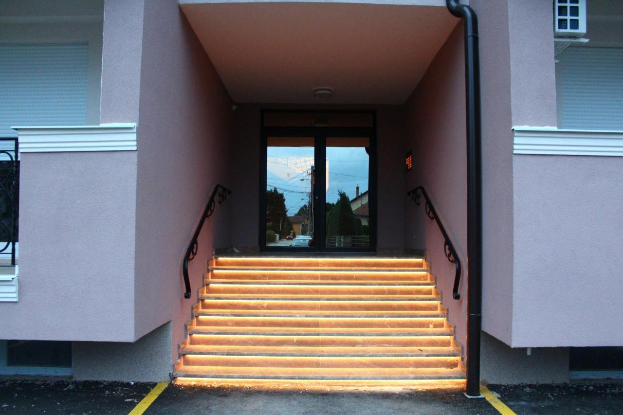Exceptional Accommodation Cacak Bagian luar foto