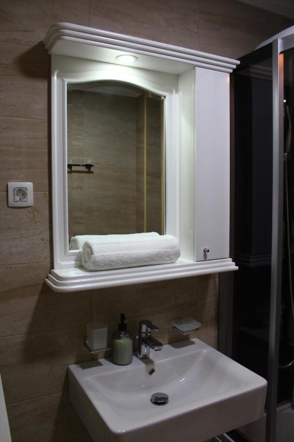 Exceptional Accommodation Cacak Bagian luar foto