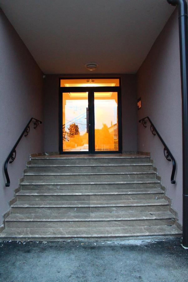 Exceptional Accommodation Cacak Bagian luar foto
